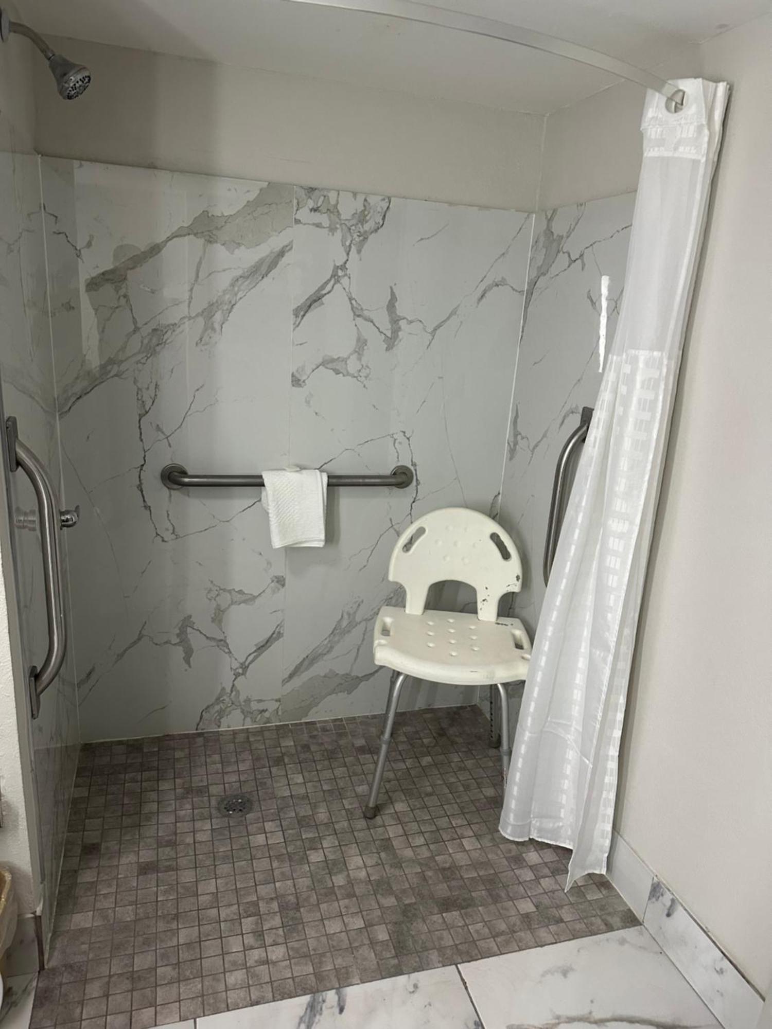 Quality Inn 门罗 外观 照片